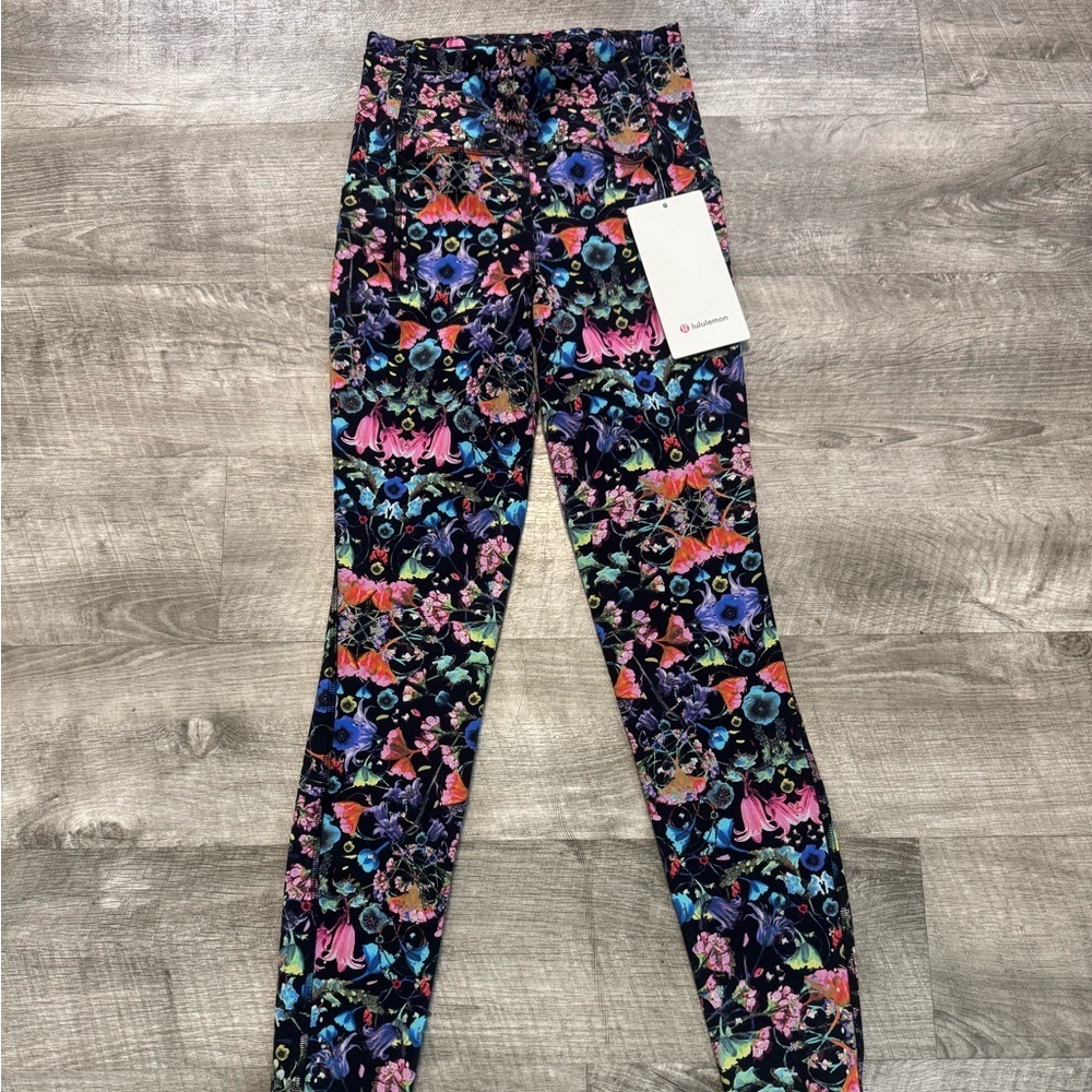 NWT Lululemon Swift Speed High Rise 28” Legging Flowerscape Black Multi Sz. 2